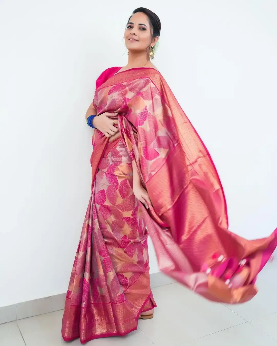 HYDERABAD ACTRESS ANASUYA BHARADWAJ IN RED PATTU SAREE 8